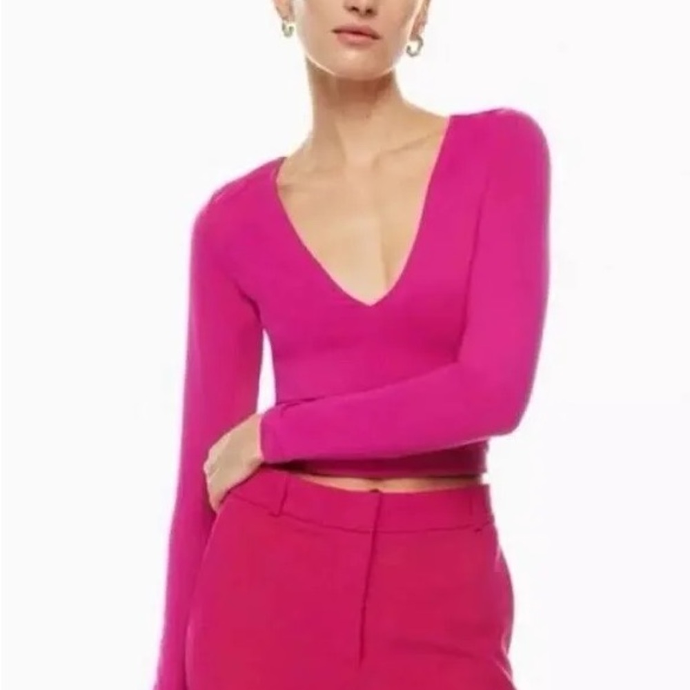 Aritzia / Babaton Women's Contour V-Neck Long Sleeve Top Granita Bright Pink